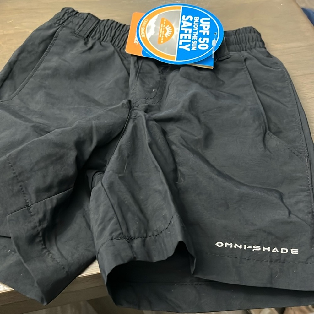 NWT! Columbia backcast boy’s black Swim/active Shorts. XL 18/20